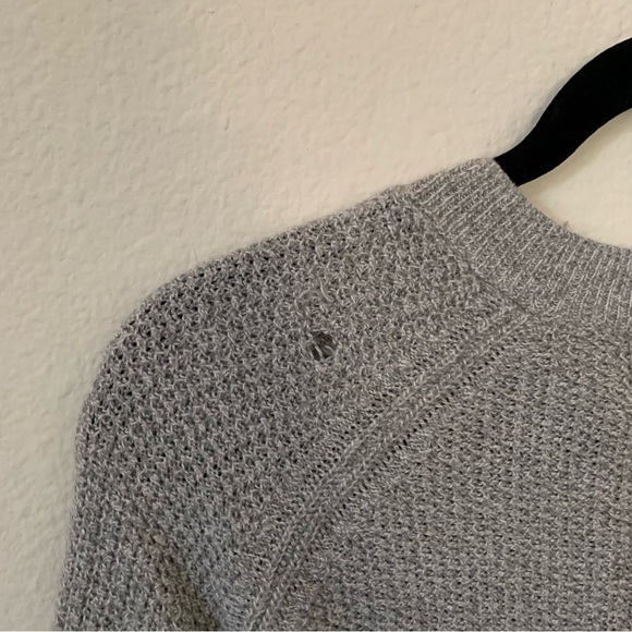 Old Navy Light Grey Knit Sweater Size Small Hole - Picture 7 of 9